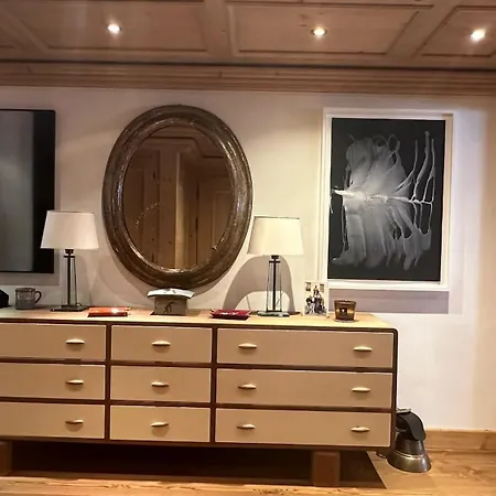 Luxurious Alpine Flat With Amenities Апартаменты Гштад