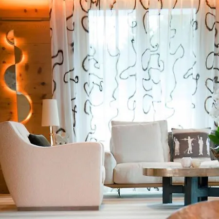 Апартаменты Luxurious Alpine Flat With Amenities Гштад